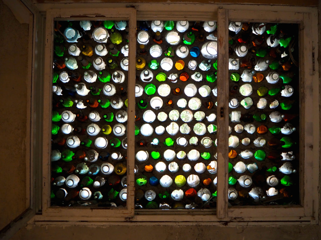 Fenster im verlassenen Flaschenhaus