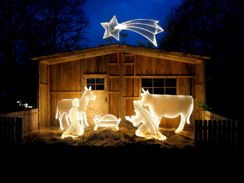 Zurück von der Wanderung an der Salinenpromenade verbreitet der Kurgarten weihnachtliche Stimmung in Bad Kissingen