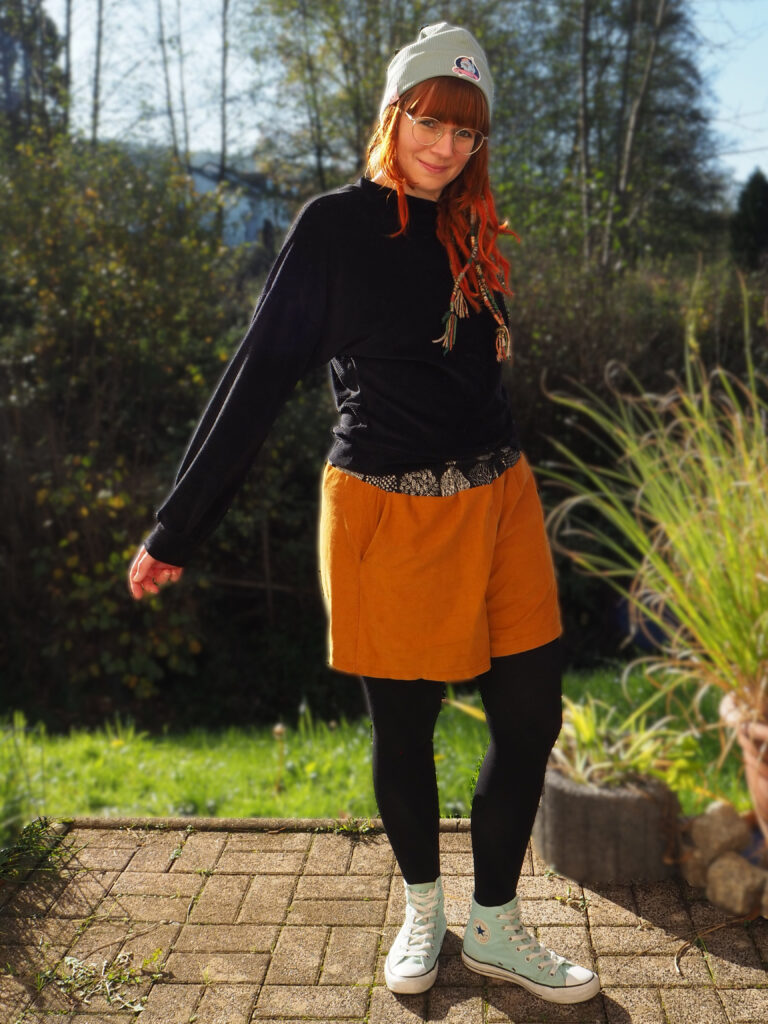 Pulli Limara von Schnittgeflüster und Shorts Heinz von Konfetti Patterns genäht