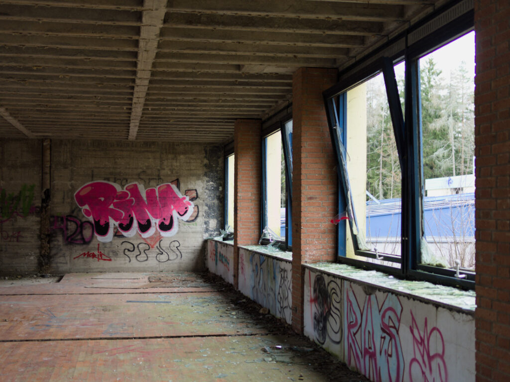 Saal verlassenes Kinderkurheim