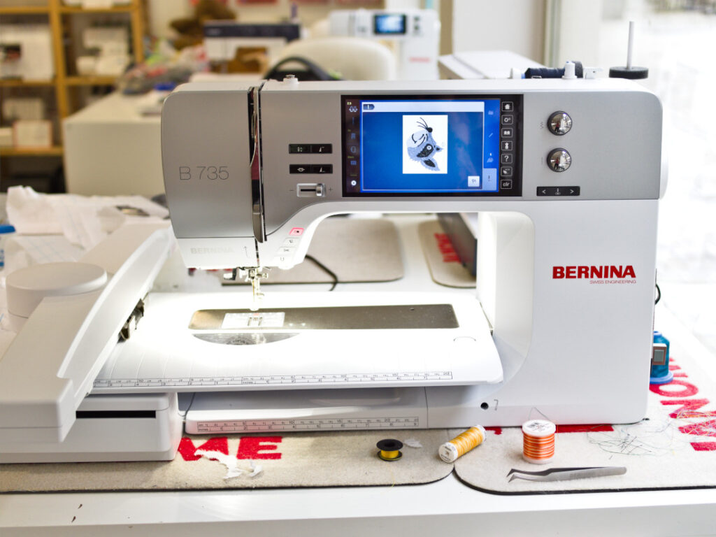 Waschbären sticken Bernina Stickmaschine