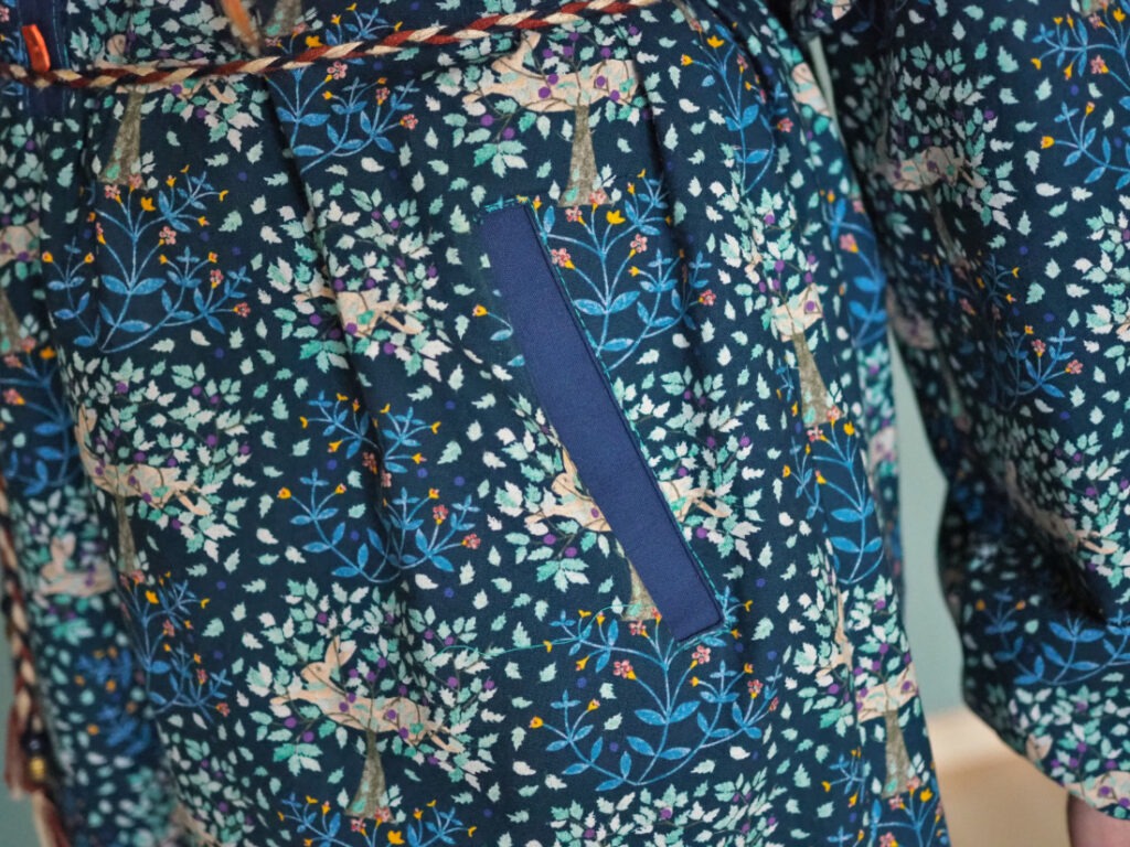 Leistentaschen am Hemdkleid